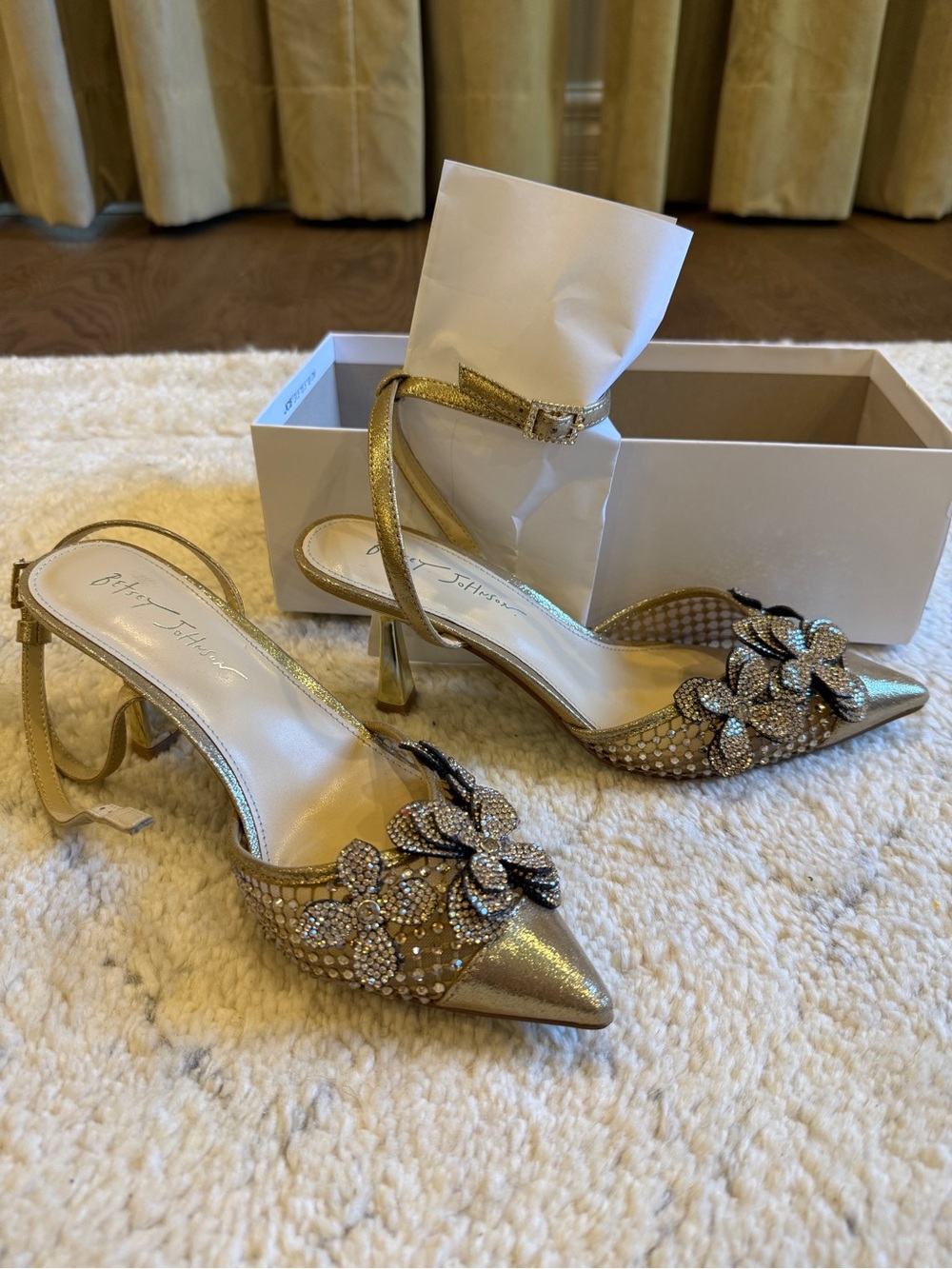 Betsy Johnson gold Embellished Women's Pointed-Toe Slingback Heels. Size 9